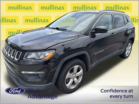 Used 2018 Jeep Compass Latitude FWD image 2