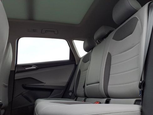 Used 2023 Volkswagen Taos SE w/ Panoramic Sunroof Package image 14