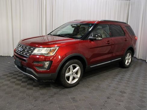 Used 2016 Ford Explorer XLT w/ Equipment Group 202A image 3