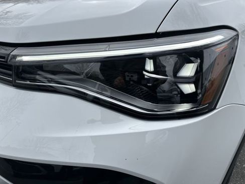 New 2026 Volkswagen Taos SE image 9