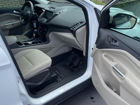 Used 2017 Ford Escape SE w/ Equipment Group 201A image 16