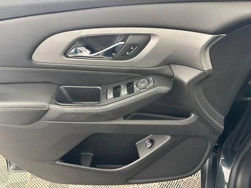 Used 2018 Chevrolet Traverse LT FWD image 18