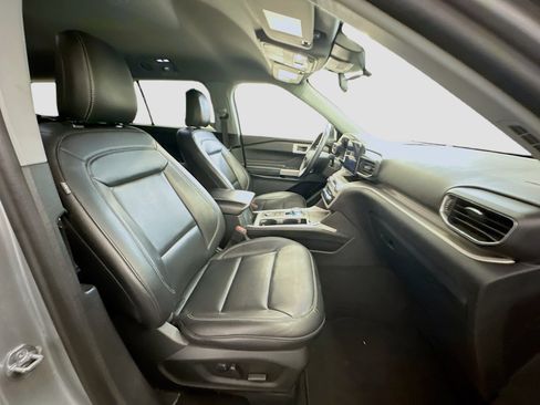 Used 2023 Ford Explorer XLT w/ Equipment Group 202A image 33