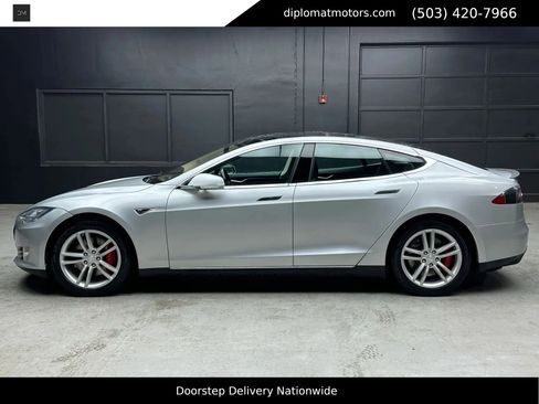 Used 2014 Tesla Model S P85 image 4