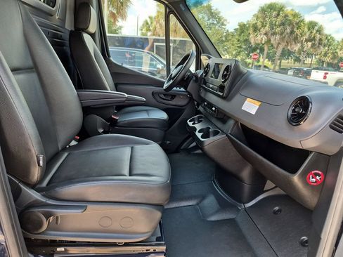Used 2024 Mercedes-Benz Sprinter 2500 image 21