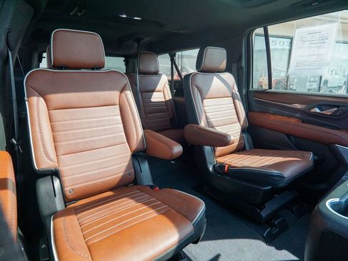 Used 2023 GMC Yukon XL Denali Ultimate AWD/4WD image 37