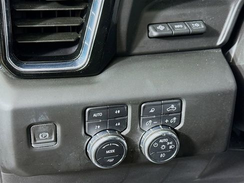 Used 2023 GMC Sierra 1500 Denali w/ Technology Package AWD/4WD image 10