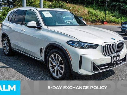 Used 2025 BMW X5 xDrive50e AWD/4WD image 3