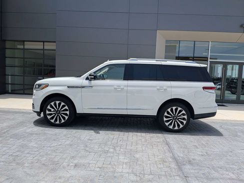 Certified 2024 Lincoln Navigator Reserve AWD/4WD image 8