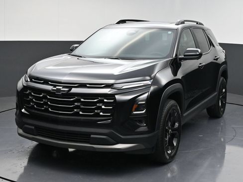 Used 2025 Chevrolet Equinox LT w/ Safety and Technology Package FWD image 3