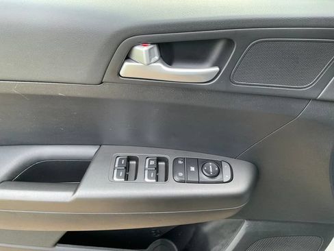 Used 2021 Kia Sportage LX FWD image 15