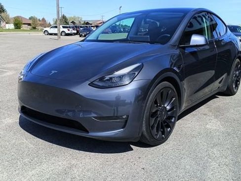 Used 2022 Tesla Model Y Performance AWD/4WD image 3