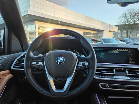 Used 2022 BMW X5 xDrive45e w/ Climate Comfort Package image 22