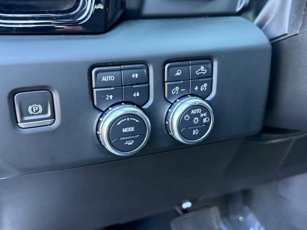 Used 2023 GMC Sierra 1500 AT4 w/ Technology Package AWD/4WD image 20