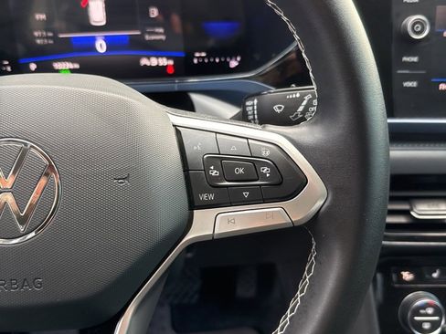 Used 2024 Volkswagen Taos SE w/ Panoramic Sunroof Package image 32