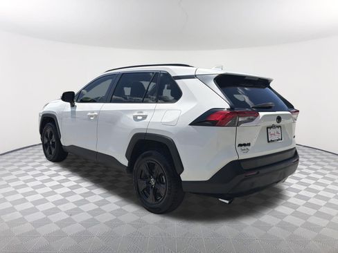 Used 2019 Toyota RAV4 XLE w/ Convenience Package FWD image 3