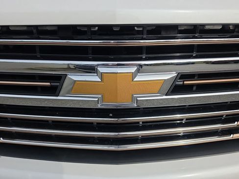 Certified 2019 Chevrolet Silverado 1500 High Country w/ Z71 Off-Road Package AWD/4WD image 37