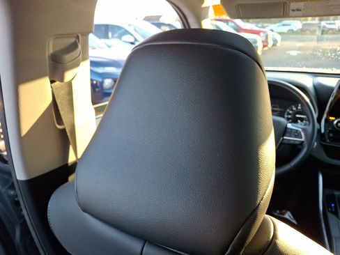 Used 2020 Toyota Highlander XLE image 13