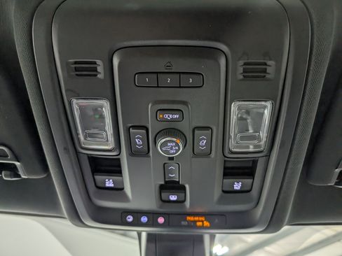 Used 2021 Chevrolet Suburban High Country AWD/4WD image 30