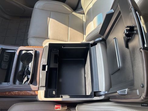 Used 2018 Chevrolet Suburban Premier image 40