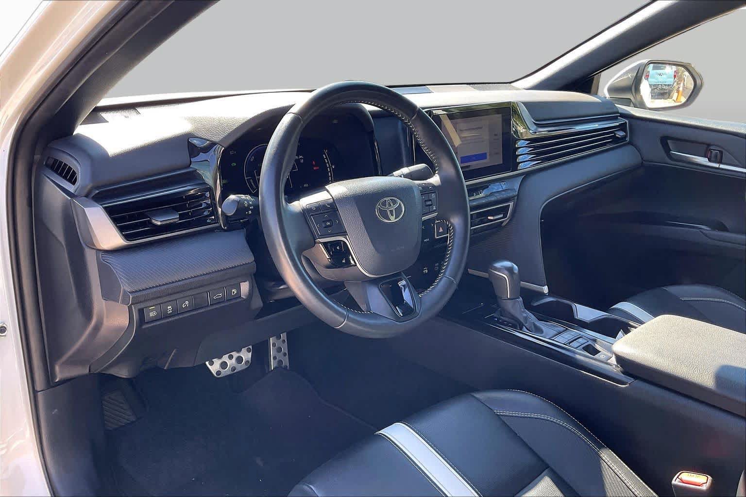 Used 2025 Toyota Camry SE FWD image 17