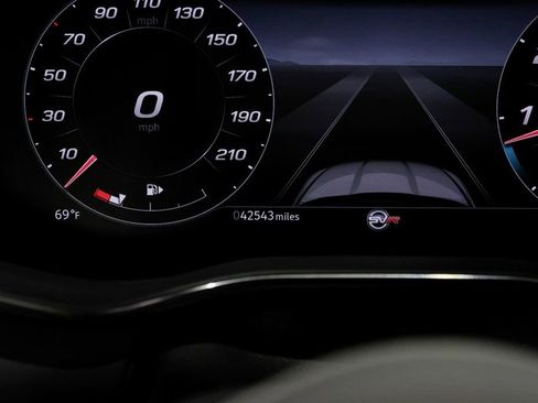 Used 2023 Jaguar F-PACE SVR image 17