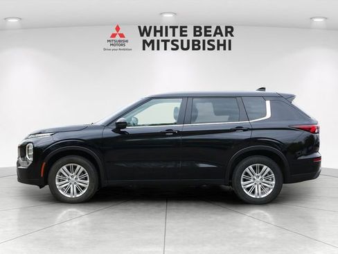 Used 2023 Mitsubishi Outlander ES FWD image 3