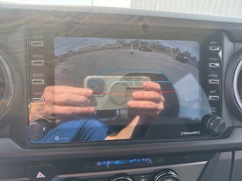 Used 2021 Toyota Tacoma TRD Sport w/ Technology Package image 19