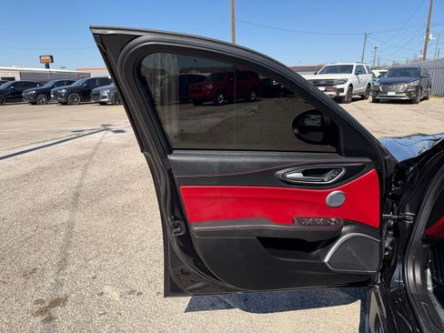 Used 2018 Alfa Romeo Giulia Quadrifoglio w/ Driver Assist Dynamic Package image 21