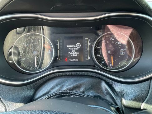 Used 2019 Jeep Cherokee Latitude Plus w/ Comfort/Convenience Group AWD/4WD image 15