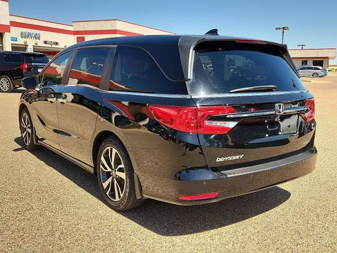 Used 2024 Honda Odyssey Touring image 3