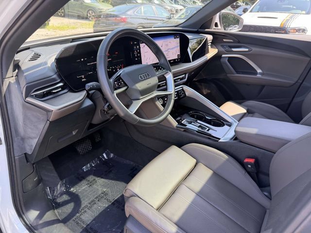 Used 2025 Audi Q5 Premium Plus w/ Premium Plus AWD/4WD image 12