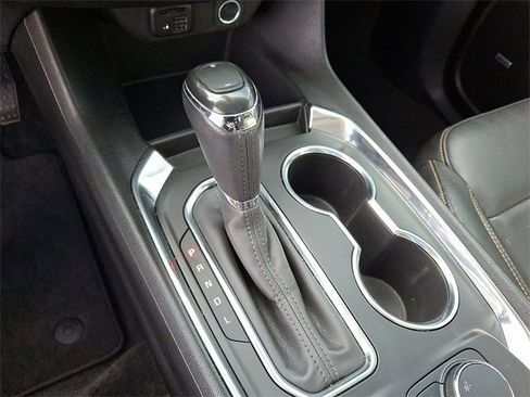 Used 2020 Chevrolet Traverse LT w/ LT Premium Package image 12