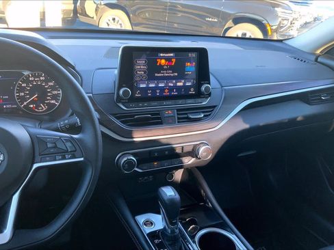 Used 2023 Nissan Altima 2.5 SV image 6