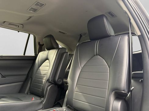 Used 2022 Toyota Highlander XLE AWD/4WD image 16