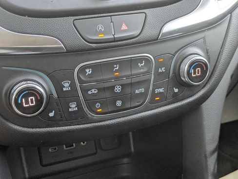 Used 2024 Chevrolet Equinox LT AWD/4WD image 24