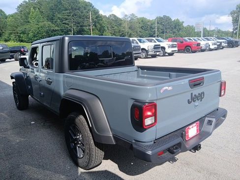 New 2025 Jeep Gladiator Sport image 6