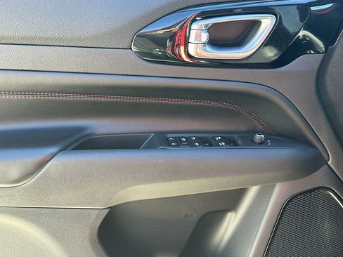 Used 2024 Jeep Compass Trailhawk image 10