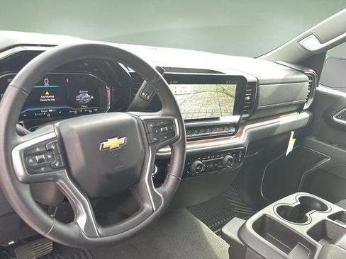 Used 2025 Chevrolet Silverado 1500 LT w/ Safety Package AWD/4WD image 16