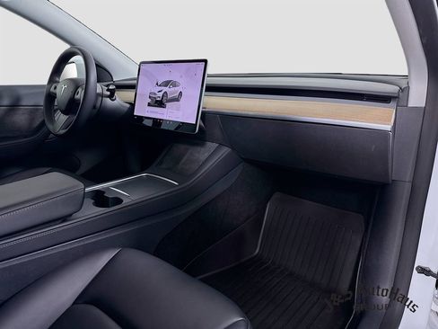 Used 2022 Tesla Model Y Long Range image 33