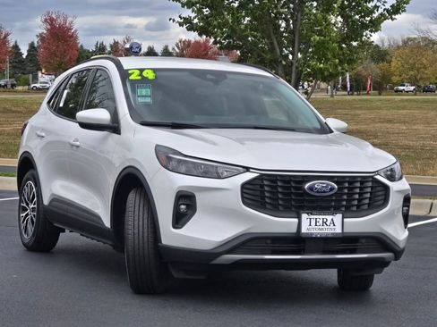 Used 2024 Ford Escape SE image 3
