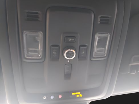 Used 2025 Chevrolet Tahoe Premier AWD/4WD image 17