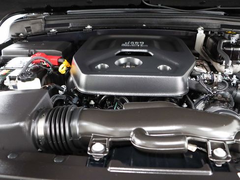 Used 2023 Jeep Wrangler Unlimited Sahara w/ Cold Weather Group AWD/4WD image 30