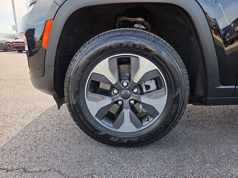 Used 2022 Jeep Grand Cherokee Limited 4xe w/ Luxury Tech Group II image 9