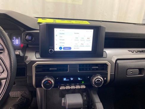 Used 2025 Toyota Tacoma SR5 AWD/4WD image 19