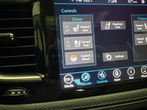Used 2020 Chrysler Pacifica Limited FWD image 31