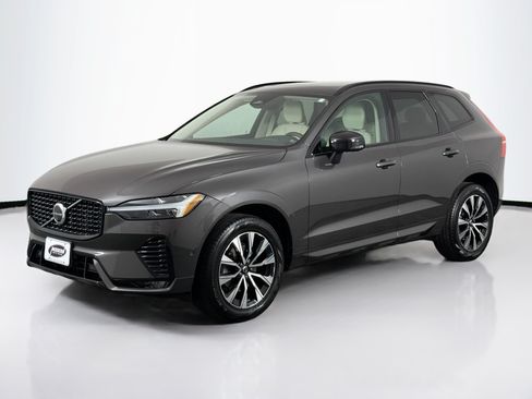 Used 2023 Volvo XC60 B5 Plus AWD/4WD image 10