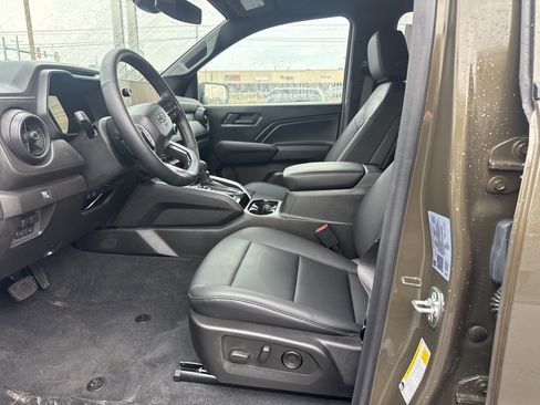 Used 2025 Chevrolet Colorado Trail Boss AWD/4WD image 12