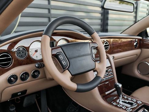 Used 2009 Bentley Azure image 33