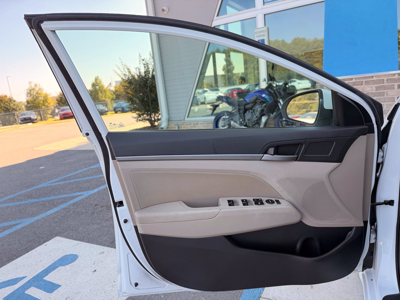 Used 2018 Hyundai Elantra Value Edition FWD image 14